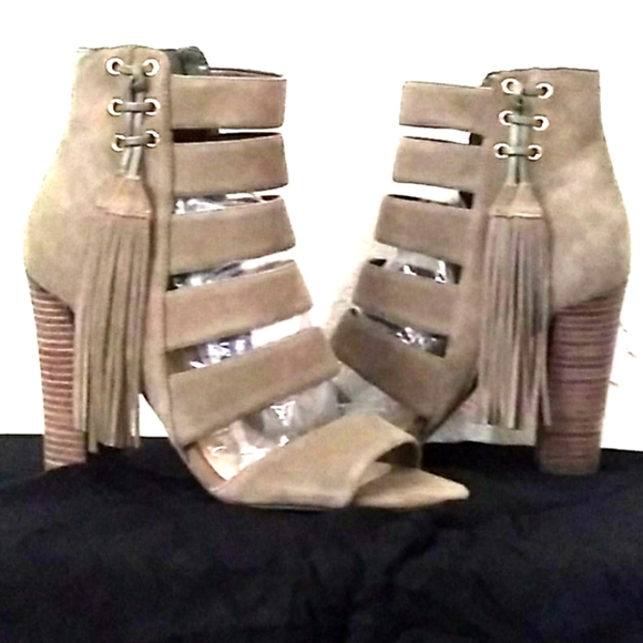 **SALE** NEW GUESS Blasa Suede Strappy Ankle Heel - Picture 5 of 6
